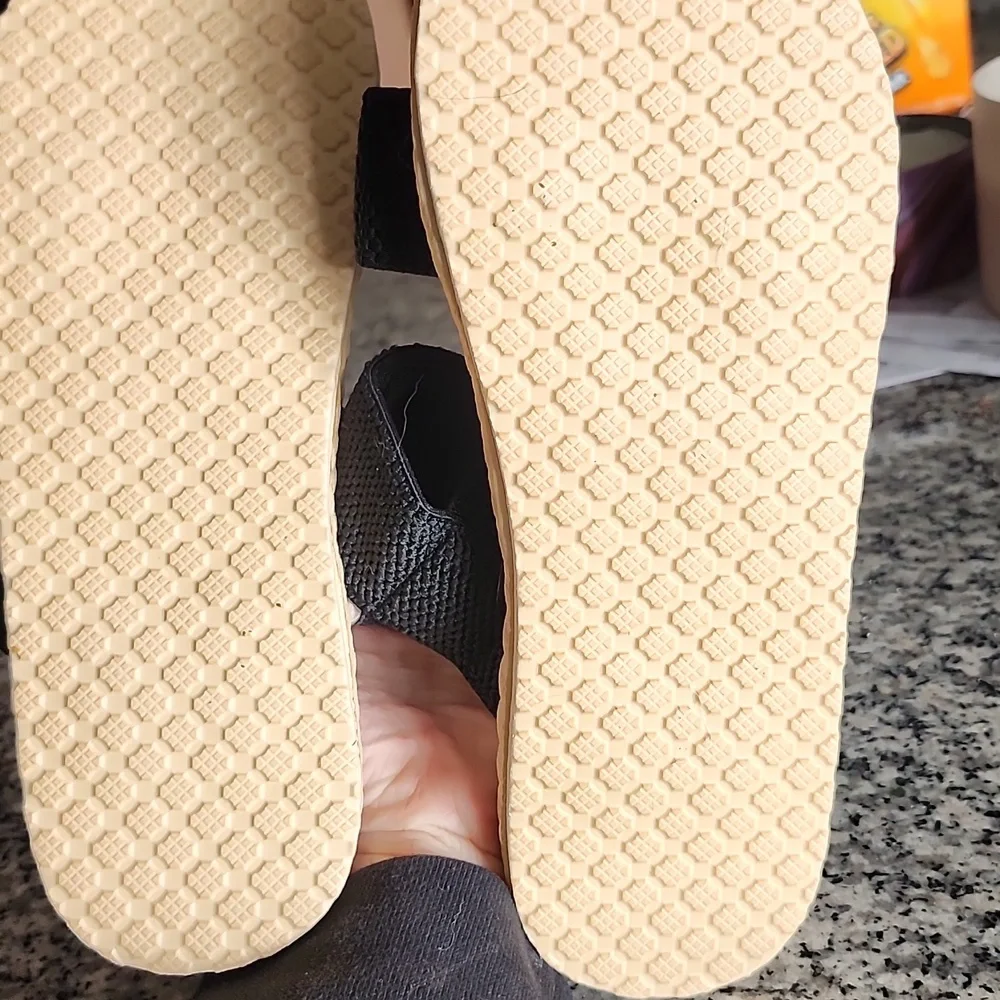 Shoes - Picture 4 of 4
